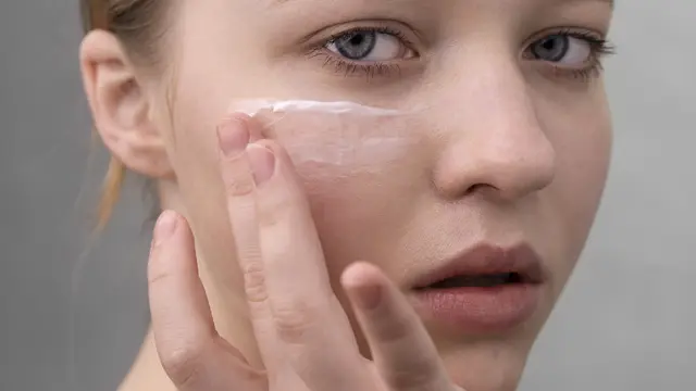 5 Bahan Aktif Skincare yang Paling Dibutuhkan Kulit di Usia 40-an - 2