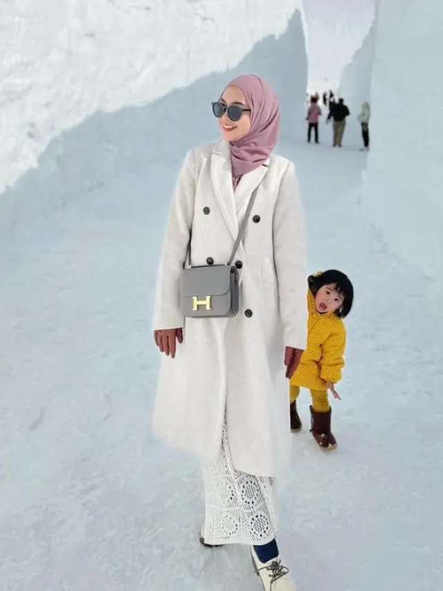 Ria Ricis dengan senyum khasnya (Instagram/riaricis1795)