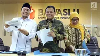 Ketua Bawaslu, Abhan (tengah) bersama Mochammad Afifuddin (kiri) dan Ratna Dewi Pettalolo  jelang memberikan keterangan terkait hasil pengawasan penyelenggaraan Pilkada Serentak 2018 di Jakarta, Kamis (12/8). (Liputan6.com/Helmi Fithriansyah)