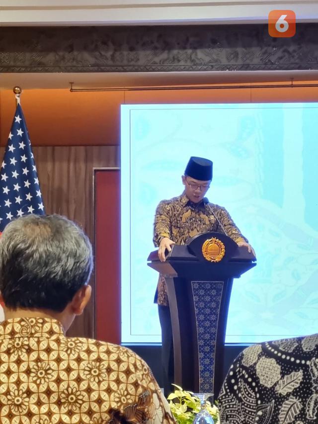 Menlu Sugiono di Peluncuran Prangko Edisi Khusus "75 Years of Indonesia and the US Diplomatic Relations. (Liputan6.com/Tanti Yulianingsih)