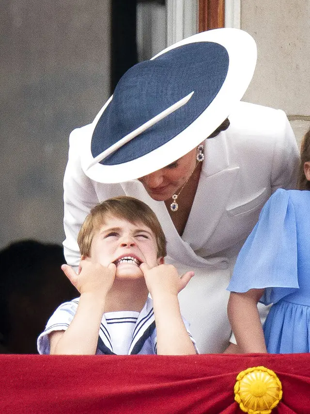 Pangeran Louis dan Kate Middleton. (Aaron Chown/Pool Photo via AP)