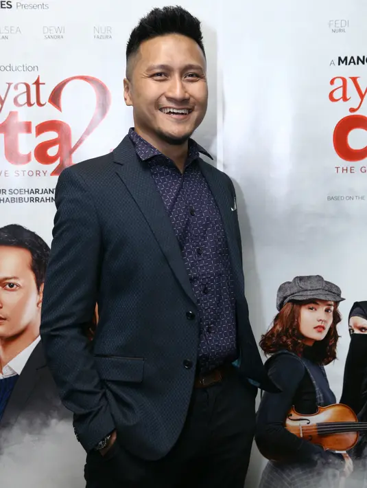 Cukup berbeda dari yang lai, resolusi 2018 Arie Untung adalah ingin menjadi sosok pribad yang dekat dengan Tuhan. Ia pun berniat akan mengajak keluarga menjalankan ibadah Umroh tahun ini. (Nurwahyunan/Bintang.com)