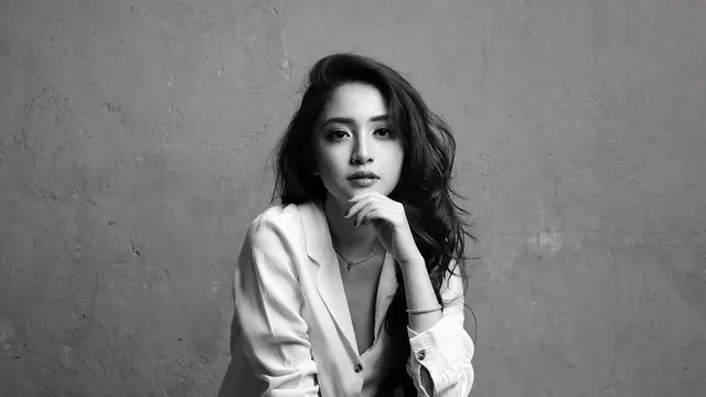 Jadi Guru Muda di Sinetron Ini 7 Pemotretan Natalie Zenn yang Memesona