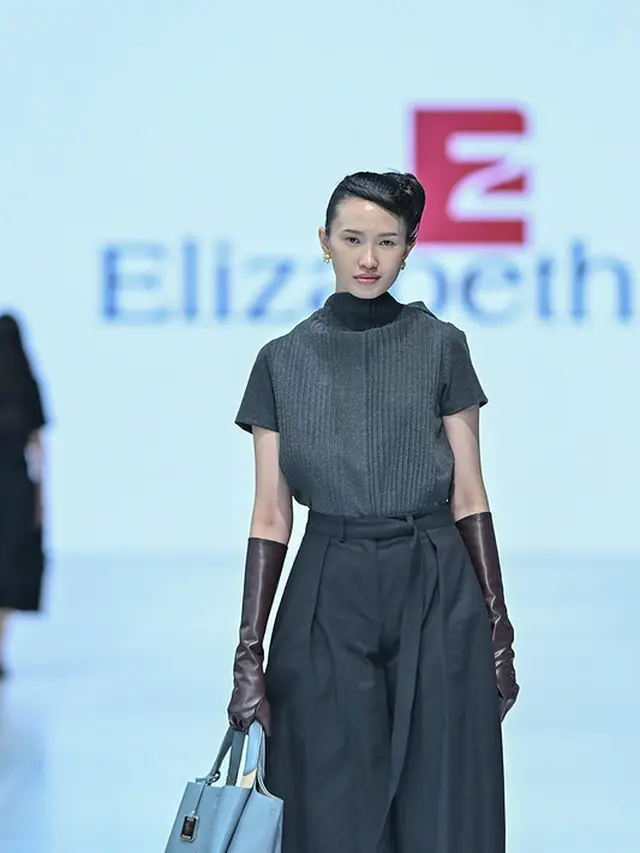 Perpaduan Leather dan Floral Jadi Sorotan Koleksi di Jakarta Fashion Week 2027