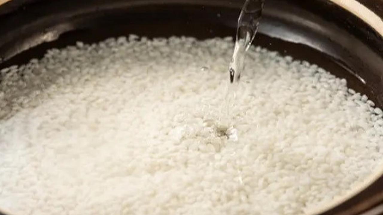 Cara Menanak Nasi yang Tahan Lama dan Dapat Menurunkan Kolesterol Jahat
