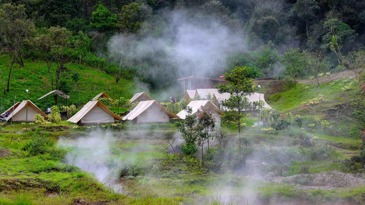 FOTO: Menikmati Liburan Imlek di Kawah Kamojang Garut