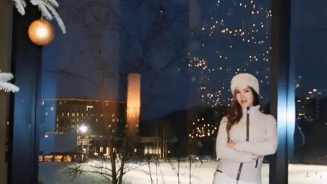 Cathy Sharon Rayakan Natal dan Liburan Akhir Tahun di Jepang dengan gaya musim dingin. [@cathysharon]