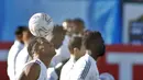Para pemain Kolombia selama sesi latihan di Brasilia (5/7/2021). Kolombia melaju ke semifinal Copa America 2021 setelah mengalahkan Uruguay lewat drama adu penalti dengan skor 4-2. (AFP/Silvio Avila)