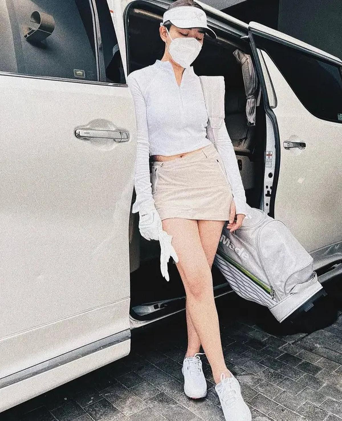 Dari Padel sampai Jalan Santai, Intip Gaya Kasual Amanda Manopo yang Cocok untuk Segala Aktivitas