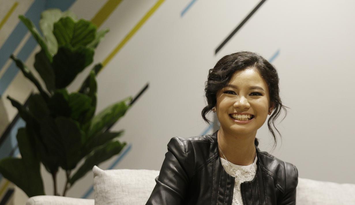 Atlet berkuda Indonesia, Ivana Putri Santosa, memberi keterangan saat konpers di FX Sudirman, Jakarta, Jumat (8/11). Ivana mendapat kesempatan untuk tampil pada Asian Equestrian Federation (AEF) di Qatar pada 2020. (Bola.com/M Iqbal Ichsan)