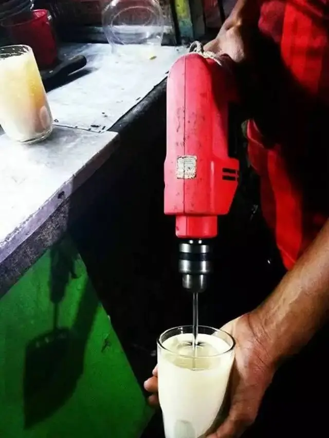 8 Potret Cara Nyeleneh Orang Bikin Minuman Ini Malah Makin Susah