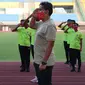 Pelatih Timnas Indonesia U-16 Bima Sakti mengikuti upacara kemerdekaan ke-75 Republik Indonesia, Senin (17/8/2020). (PSSI)