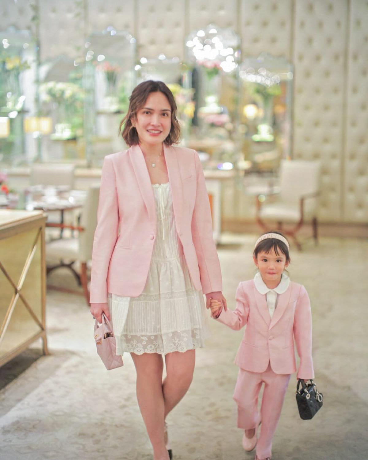 7 Potret Sandy Aulia dengan Aura Single Mom Cantik Berkelas