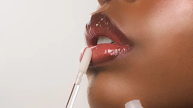 Cara Bikin Warna Cherry Cola Lips yang Sempurna, Cocok untuk Semua Warna Kulit