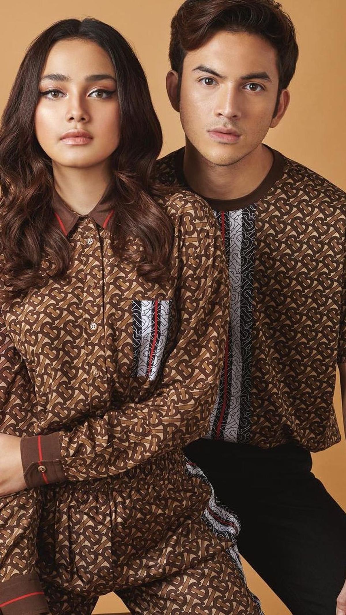Rizky Nazar meminta Syifa Hadju menjad pacarnya saat di tempat cuci mobil. Walaupun tak romantis, Syifa pun menerima cinta Rizky Nazar.