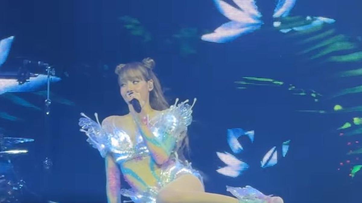 Penampilan Memukau Lisa BLACKPINK di Festival Coachella 2025, Siapa yang Desain Kostumnya?