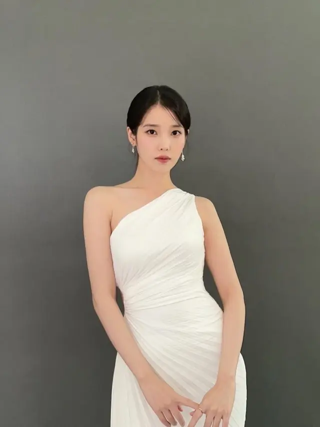 OOTD Dress ala IU (Instagram/@dlwlrma)