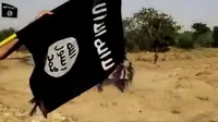 Dalam video berdurasi 4 menit 38 detik itu tampak berkibar bendera yang selama ini digunakan kelompok ISIS.