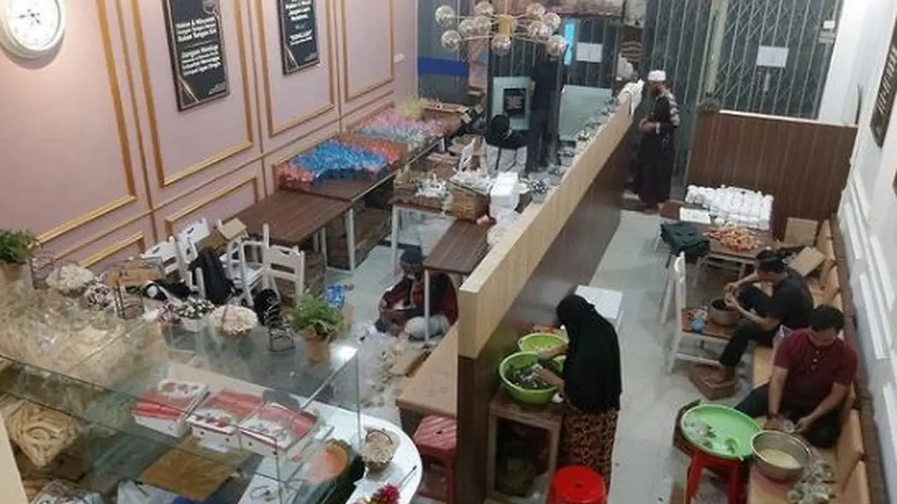 Menengok Rumah Makan Gratis yang Dikelola Uki Eks Noah