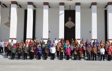 Momen Jokowi-Ma’ruf Bersama Menteri Kabinet Foto Bareng di Istana Baru