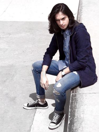 Tampan Dan Terkenal Omar Daniel Bertekad Tak Mengorbankan Kuliah News Entertainment Fimela Com