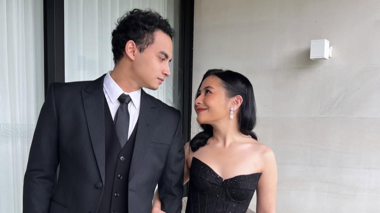Potret Prilly Latuconsina & Omara Esteghlal Hadiri Resepsi Pernikahan Angga Yunanda, Serasi Berbusana Serba Hitam