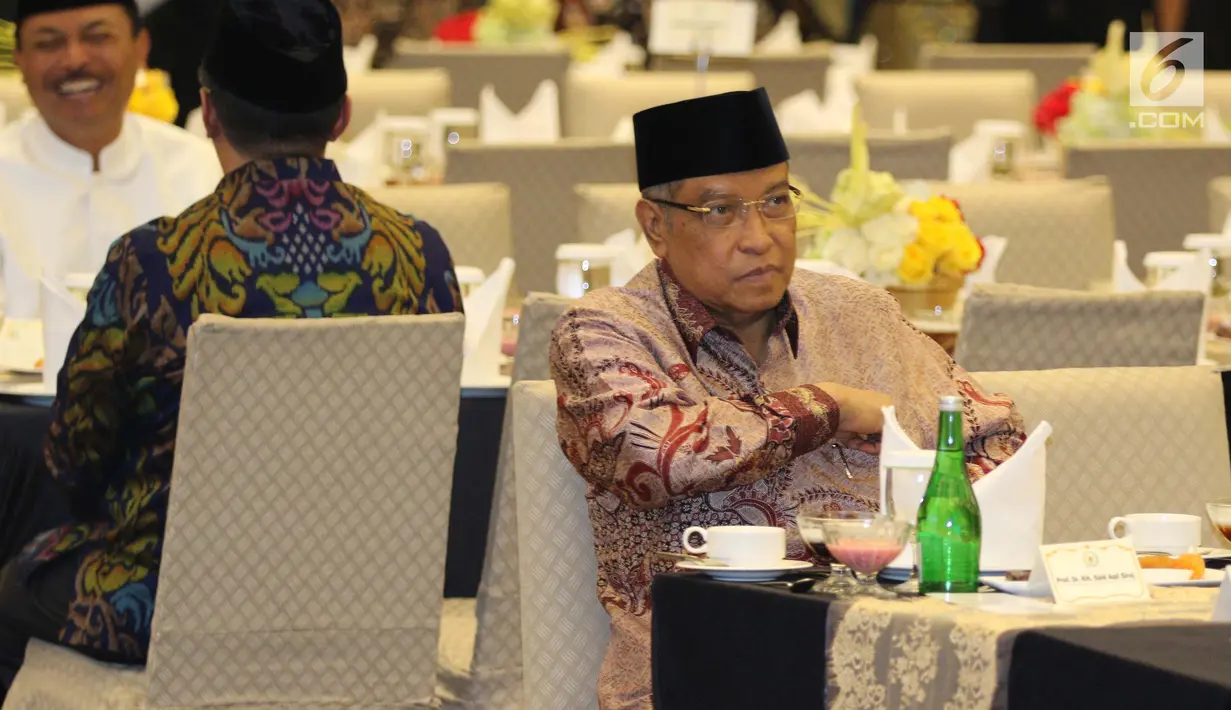 Ketum PBNU Said Aqil Siradj menghadiri buka puasa bersama di kediaman Ketua DPD RI Oesman Sapta Odang (OSO), Kuningan, Jakarta, Kamis (31/5). Buka Puasa tersebut dihadiri sejumlah Tokoh Politik Dan Pimpinan DPD. (Liputan6.com/Johan Tallo)