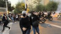 Iran mencekam di demo Mahsa Amini. Foto pendemo 19 September 2022. Dok: AP Photo