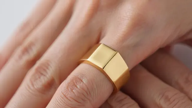 Model Cincin Lilit Emas 24 Karat yang Unik dan Stylish/Ilustrasi AI