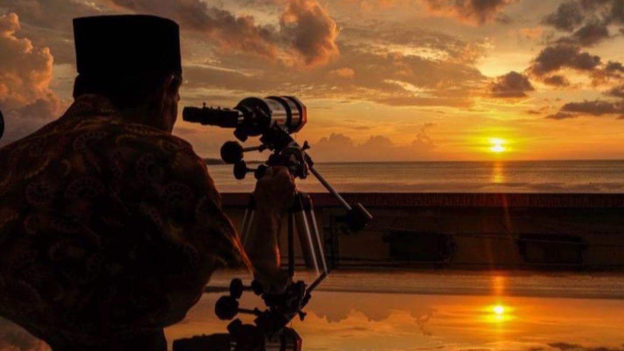 VIDEO: Hitungan Peneliti Bosscha Jelaskan Hasil Pemantauan Bulan & Tanggal Lebaran Idulftri 2025