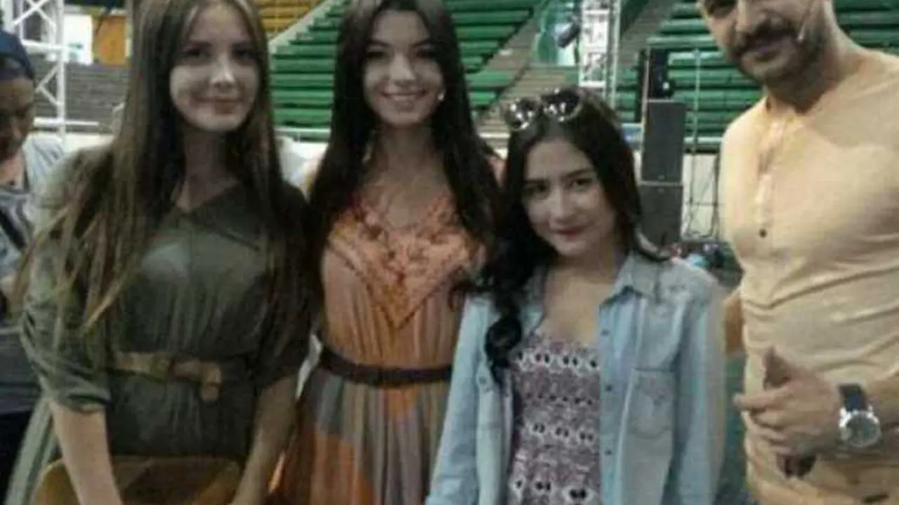 Prilly Latuconsina dengan para pemain serial drama Elif