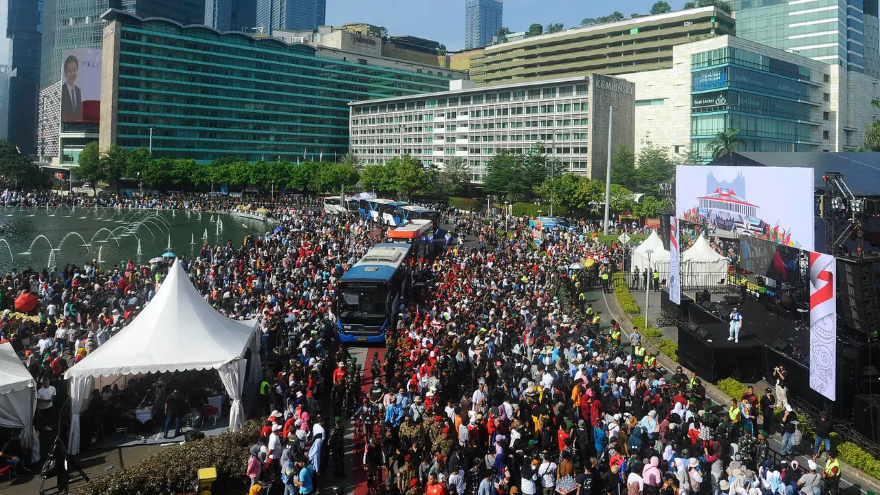 Warga Padati Panggung Pesta Rakyat di Kawasan Bundaran HI Jakarta