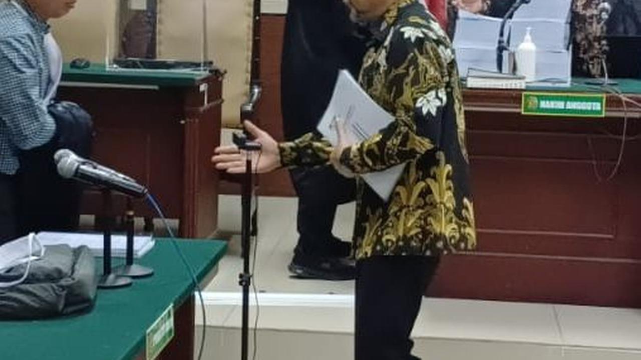 Korupsi Dana Hibah, Politikus Golkar Ini Terdiam Usai Dituntut 12 Tahun Penjara