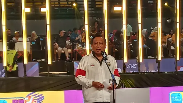 Ketua PBVSI, Imam Sudjarwo mengapresiasi babak final PLN Mobile Proliga 2025 yang berlangsung di Gor Amongrogo, Yogyakarta, Minggu (11/5/2025).