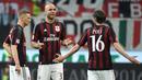 Para pemain AC Milan terlihat sedang berkoordinasi ketika susah menjebol gawang Carpi FC pada lanjutan Serie A Italia di Stadion Giuseppe Meazza, Milan, Italy,Kamis (21/4/2016) atau Jumat dini hari WIB. (EPA/Daniel Dal Zennaro)
