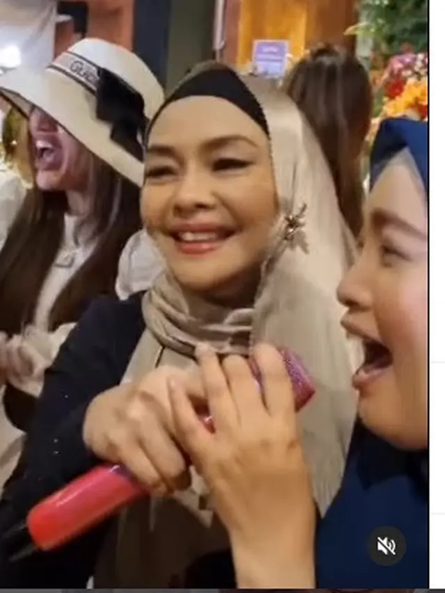 Iyeth Bustami di pesta ulang tahun ke-72 Elvy Sukaesih (Foto: Instagram yatioctaviapangky)