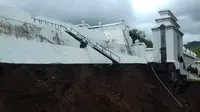 Kompleks Makam Raja Mataram longsor (Switzy Sabandar/Liputan6.com)