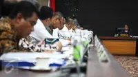 Presiden Joko Widodo memimpin sidang kabinet paripurna di Gedung Utama Kementerian Sekretariat Negara, Jakarta, Kamis (7/4).  (Liputan6.com/Faizal Fanani)