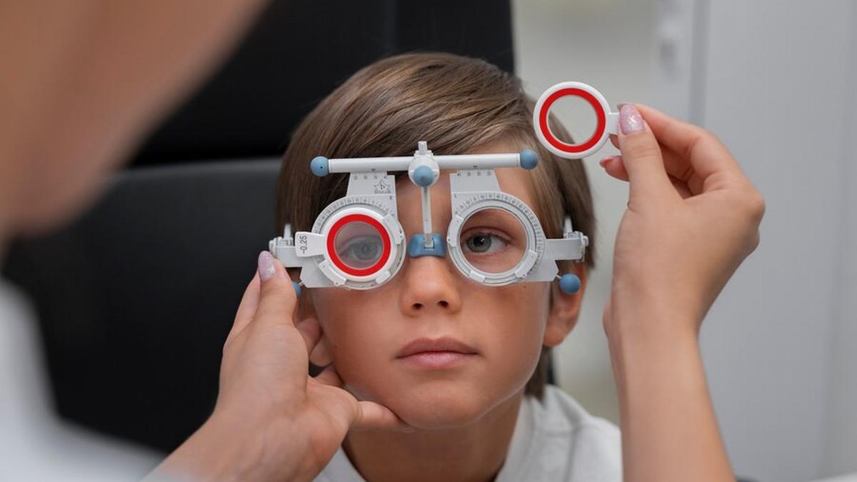 Cegah Dampak Buruk Paparan Gadget Terhadap Kesehatan Mata Anak, Memilih Kacamata yang Pas