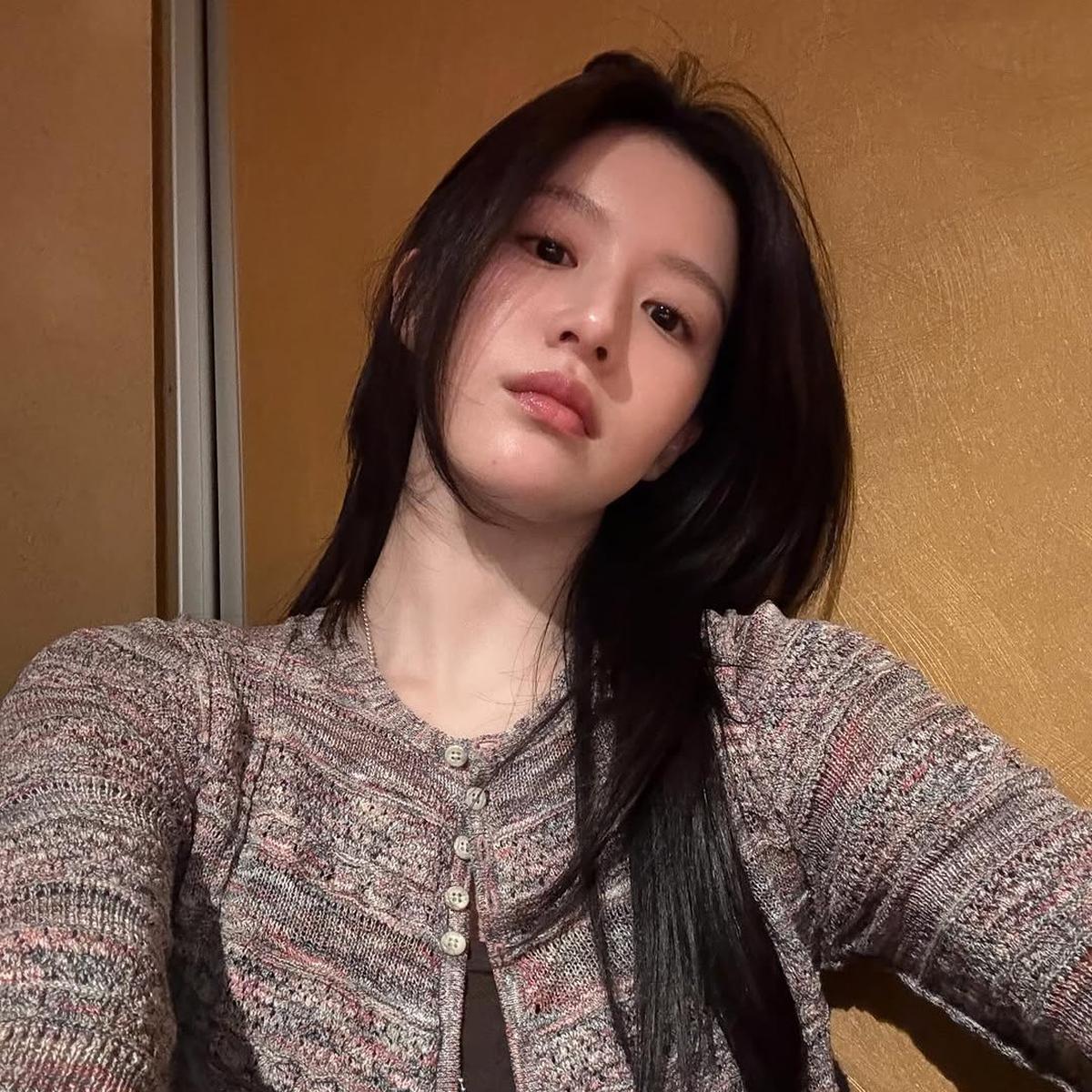 Potret Selfie Go Youn Jung