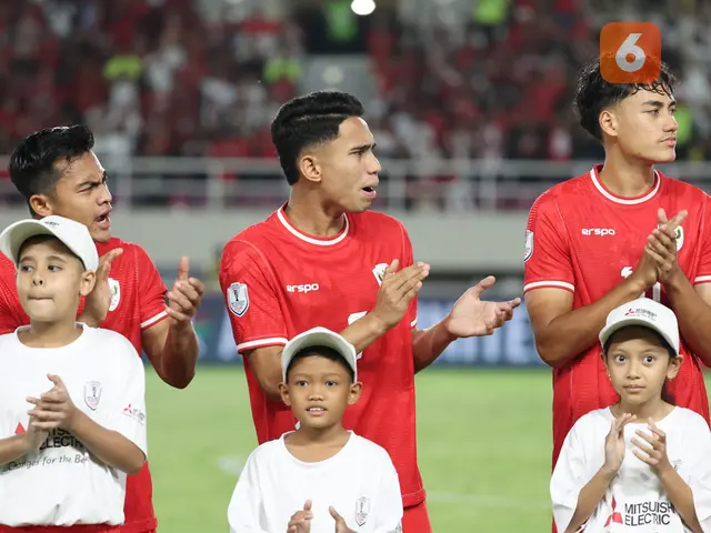 <p>Pemain Timnas Indonesia, Pratama Arhan, Marselino Ferdinan, dan Rafael Struick saat&nbsp;laga lanjutan Grup B Piala AFF 2024 melawan Laos di Stadion Manahan, Solo, Jawa Tengah, Kamis (12/12/2024). (Bola.com/Abdul Aziz)</p>