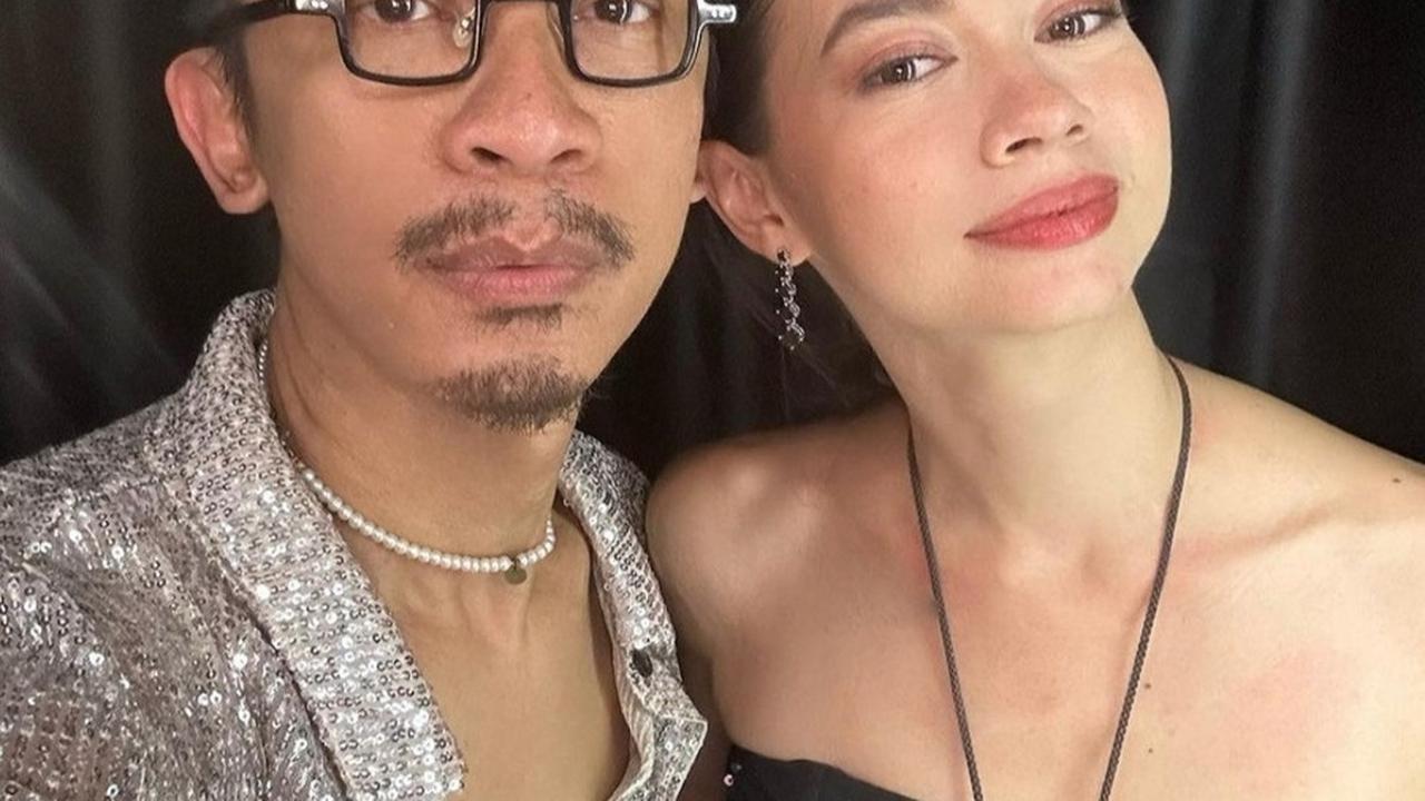 Tampil Dengan Busana Full Hitam