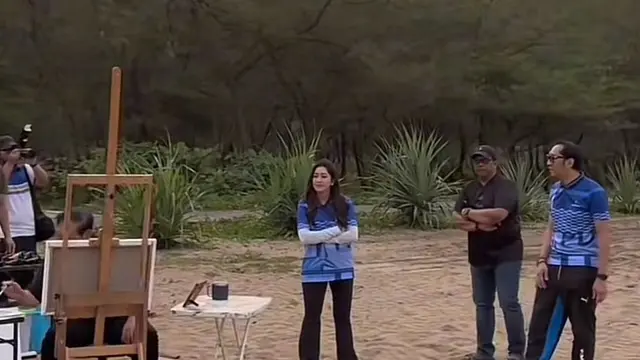 Momen SBY Kunjungi Pantai Pancer di Jawa Timur, Kulineran hingga Melukis Ditemani Edhie Baskoro dan Aliya Rajasa. (Dok: TikTok @edhie_baskoro)