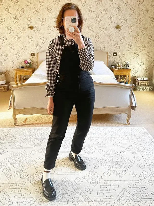 Source: Instagram.com/backofthewardrobe70