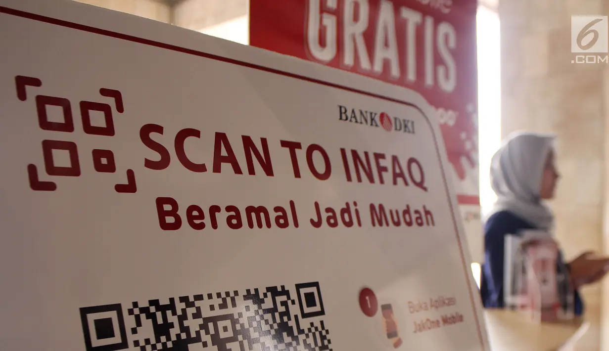 Sebuah papan pembayaran Infaq non tunai berada di counter Masjid Istiqlal, Sabtu (11/5/2019). Bank DKI terus mendorong penerapan transaksi non tunai menggunakan Scan to Infaq dari JakOne Mobile Bank DKI dengan menggandeng sejumlah masjid di Jakarta untuk menjadi mitra JakQR. (Liputan6.com/HO/Budi)