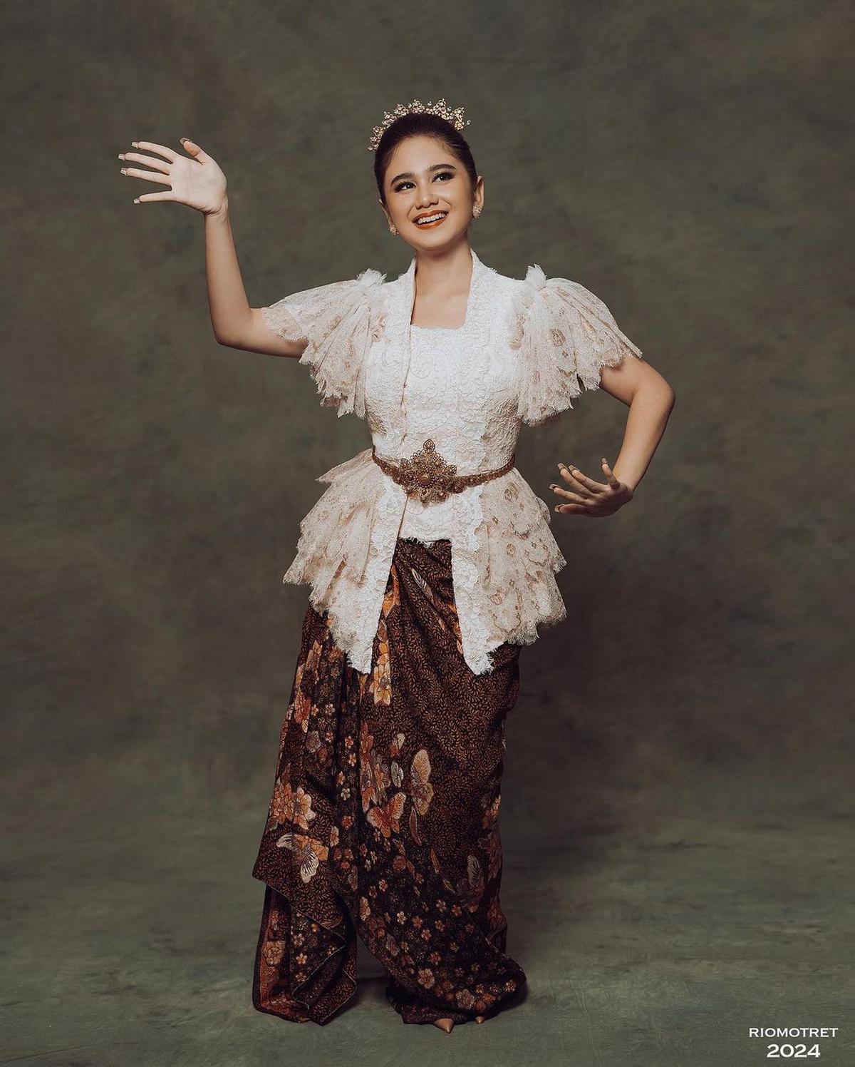 Gaya Kebaya Brokat Lengan Pendek yang Bisa Jadi Inspirasi, Dari Tissa Biani Hingga Sherina Munaf