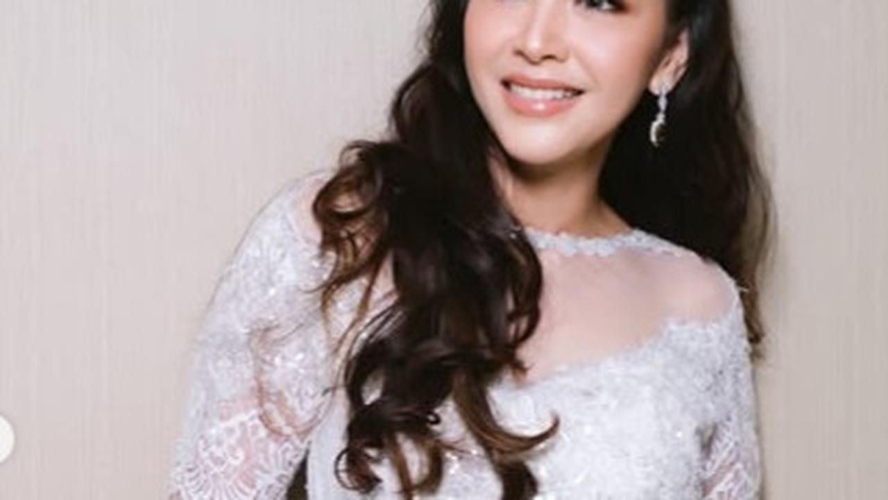 Cantik Bak Bidadari, Potret Maia Estianty Pakai Dress Putih Tuai Pujian - Tulis Pesan Menohok Soal Pembuktian Diri