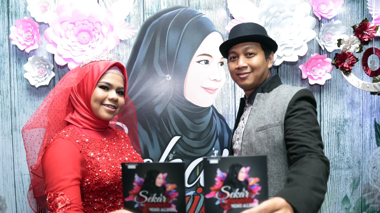 Sekar Qaanita merilis sebuah mini album hasil kolaborasi bersama Angga Supernova.