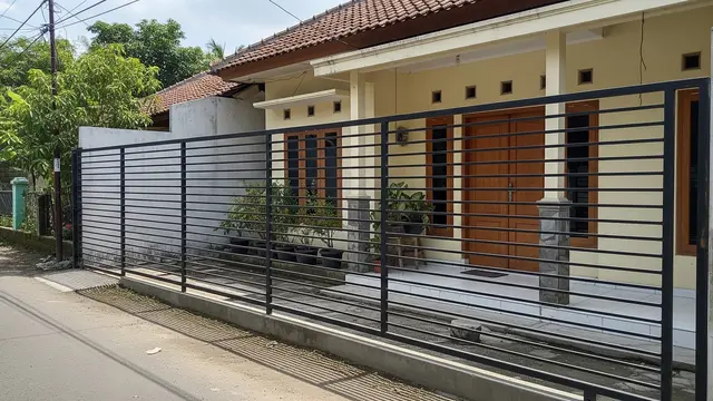 Pagar Besi Horizontal dengan Garis Sederhana