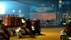 Polisi juga melarang warga dan awak media untuk mendekati gerbang Mako Brimob.